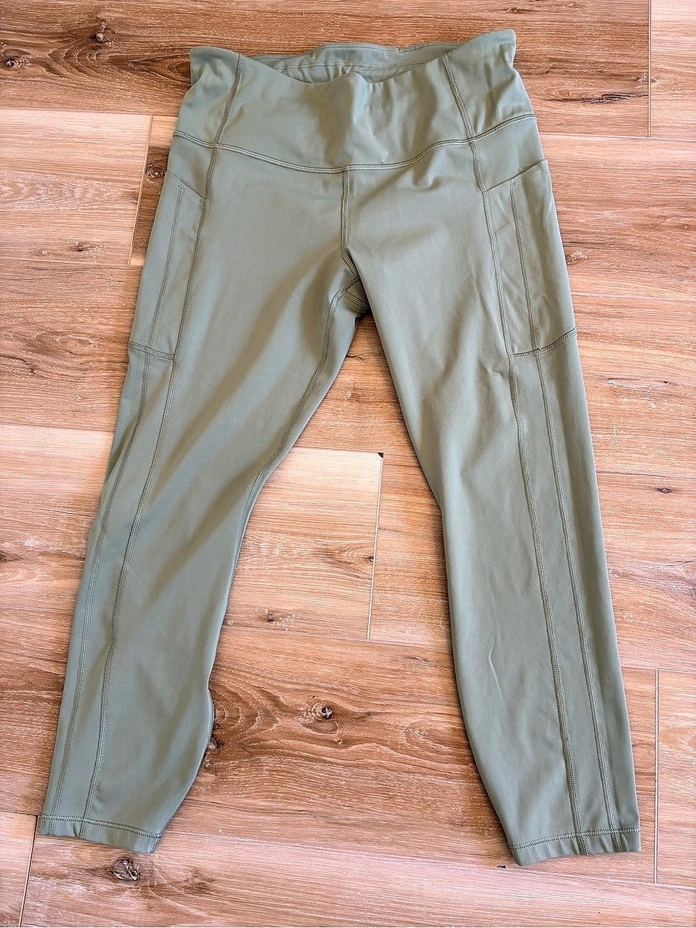 Athleta Ultimate Stash II 7/8 Tight Green Large